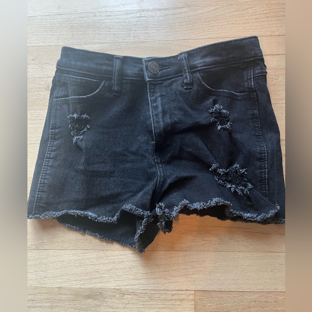 Abercrombie & Fitch Woman’s black demon jean shorts 25
